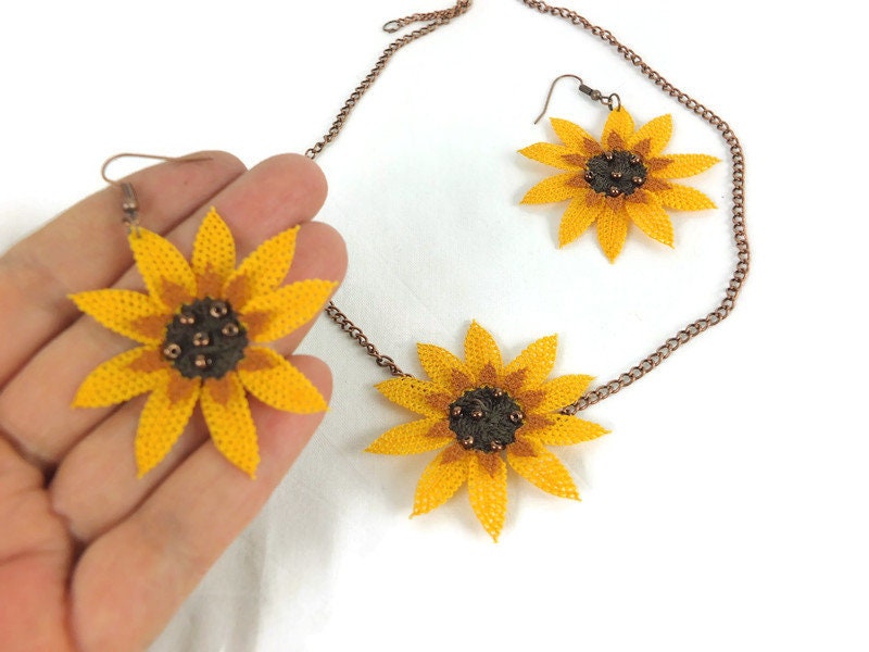 Sunflower Necklace and Earring Set , Needle Lace Set, Turkish Oya Jewelry, Delicate Crochet Like Lace Necklace and Matching Earrings,