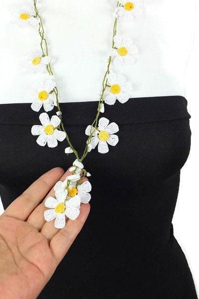 Crochet Daisy Necklace, White Flower Necklace, Lariat Necklace, Floral Necklace, Crochet Jewelry, Metal , Gift For Her